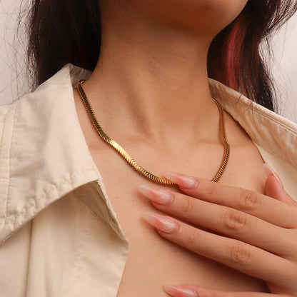 ROSAIRE SNAKE NECKLACE